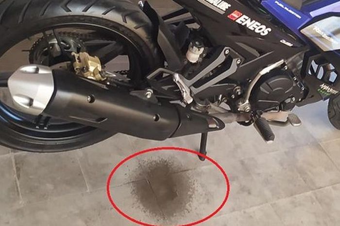 Pagi-pagi knalpot motor netes air ? jangan khawatir, itu adalah embun yang terkena panas mesin yang kemudian berubah jadi air