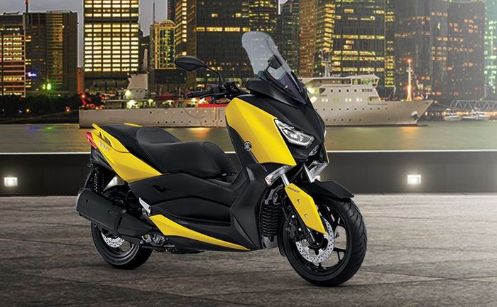 Yamaha XMAX Racing Yellow