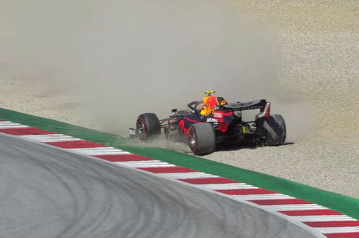 Alex Albon dibuat melintir akibat ulah Lewis Hamilton di F1 Austria 2020