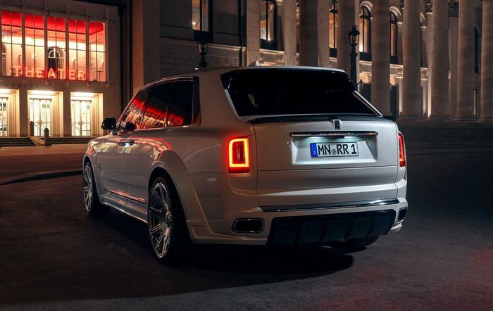 Tampilan Belakang Rolls-Royce Cullinan