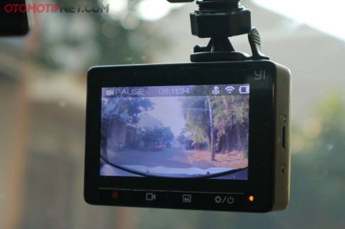 Dash cam keluaran YI asal Cina