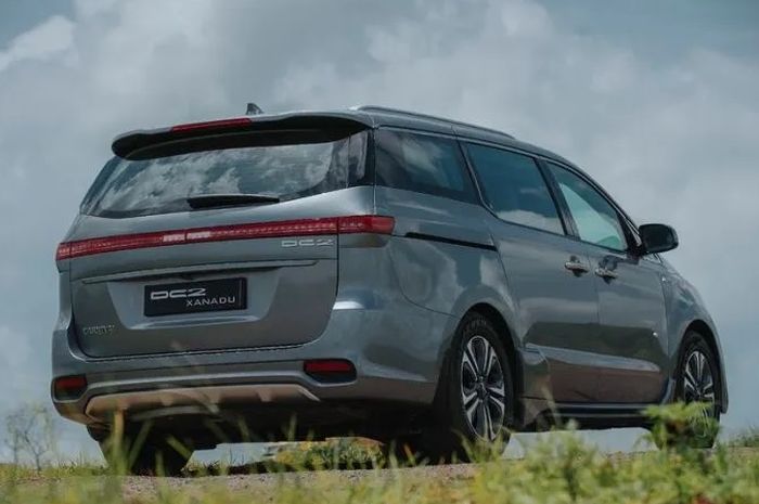 Modifikasi KIA Carnival kreasi DC Design, India ini mengemas kabin supermewah
