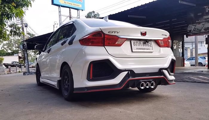 Tampilan belakang modifikasi Honda City