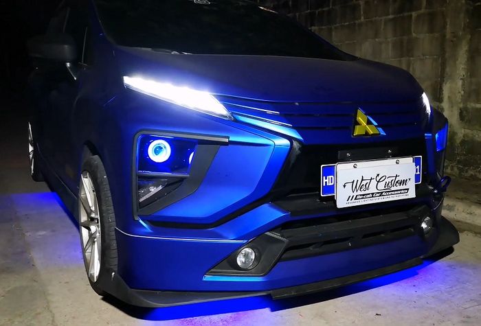 Modifikasi Mitsubishi Xpander warna biru jadi nyentrik dijejali banyak lampu custom