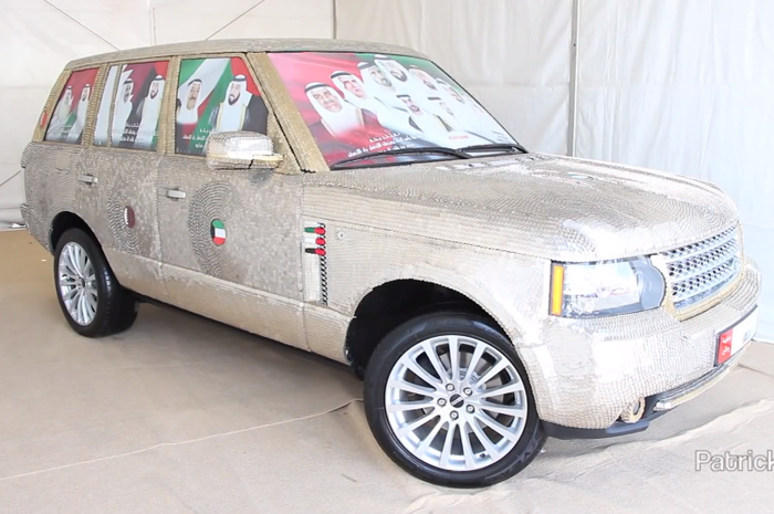 Range Rover berlapis uang logam