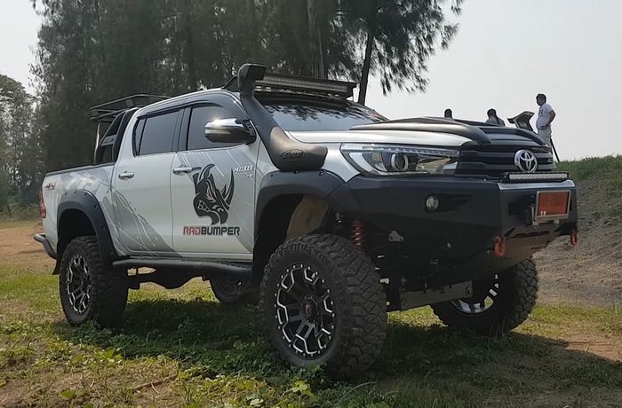 Tampilan depan modifikasi Toyota Hilux bergaya ALTO (All Light Terrain Off-road)