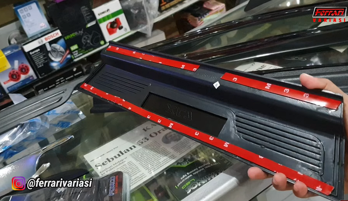 Pemasangan aksesori Suzuki XL7 tinggal tempel