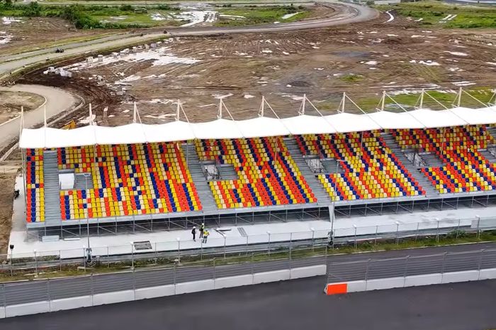 Kursi tribun Sirkuit Mandalika yang bakal digunakan untuk MotoGP Indonesia 2022 berwarna-warni