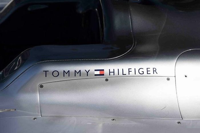 perusahaan lifestyle Tommy Hilfinger sponsori tim Mercedes F1