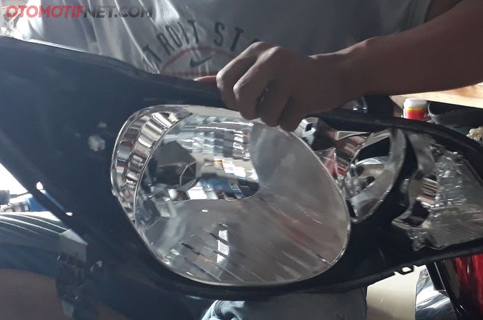 Reparasi Lampu Honda Civic FD di Bengkel Dan's Motor