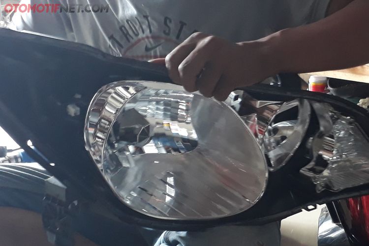 Mika Lampu Retak Bisa Diperbaiki Reflektor Menguning Harus Ganti Gridoto Com