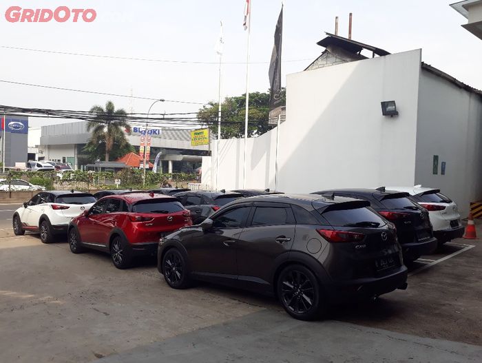 Puluhan Mazda CX-3 berkumpul di dealer Mazda BSD