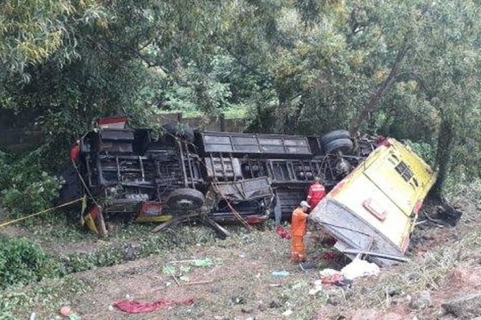 Kecelakaan bus Biam Suci di tol Cipularang