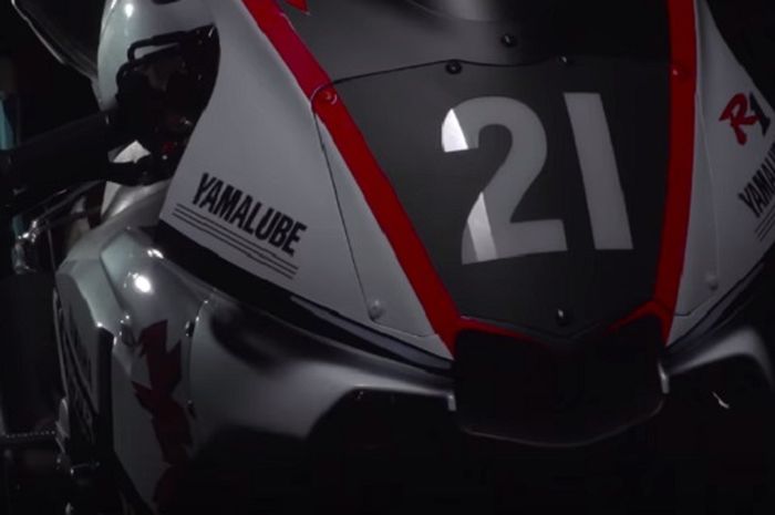 Yamaha R1 baru dengan livery R1 lama