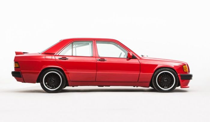 pelek alloy Monoblock 1 8.x16 ET35 dibungkus ban Yokohama A 225/45 R16 89W.