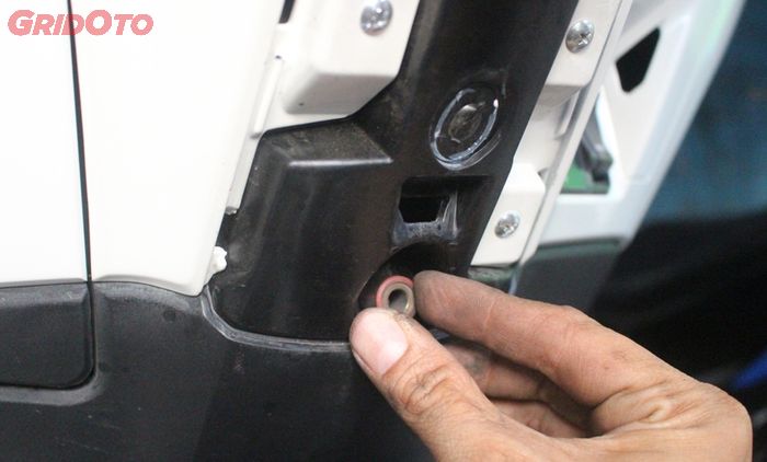 Pasang roller CVT Yamaha Mio untuk dudukan gantungan