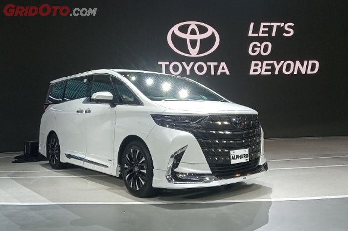 Ramai di media sosial perang iklan Toyota Alphard sindir Denza D9