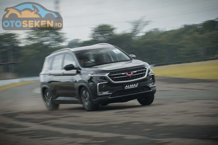 Wuling Almaz memakai sistem suspensi multi-link di belakang