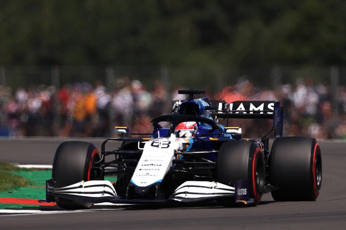 Terlibat insiden dengan Carlos Sainz di Sprint Race F1 Inggris 2021, George Russell dapat hukuman penalti mundur tiga posisi