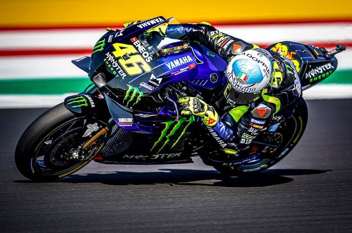 Valentino Rossi sedang mencoba senjata baru Yamaha saat melakoni tes MotoGP yang digelar di sirkuit Misano