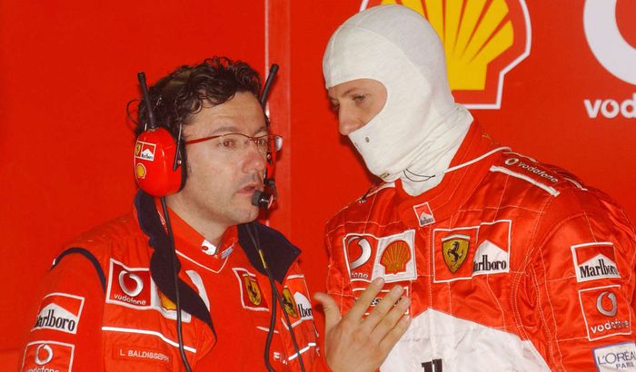 Luca Baldisserri ketika mendampingi Michael Shumacher di tim Ferrari