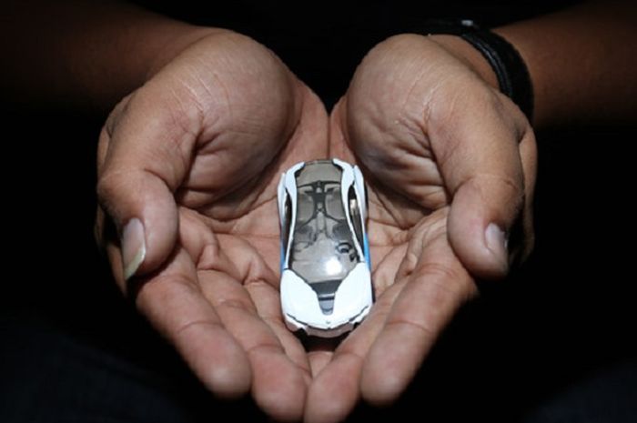 Ilustrasi tinggalkan mobil di rumah