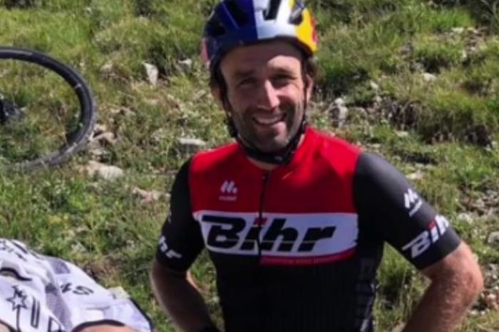 Johann Zarco bersepeda mengisi libur tengah musim