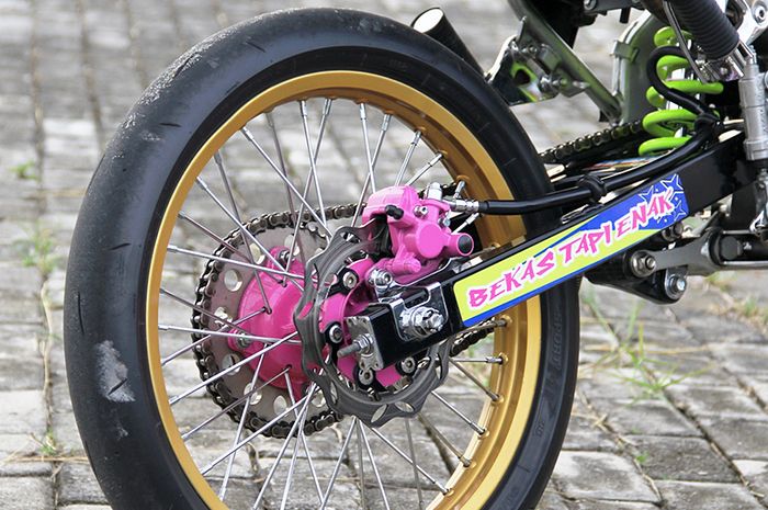 Pelek motor jari-jari pakai ban tubeless