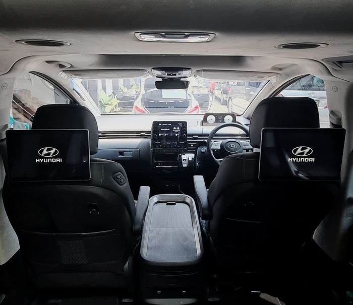 Headrest monitor Android untuk Hyundai Staria lansiran Dynavin