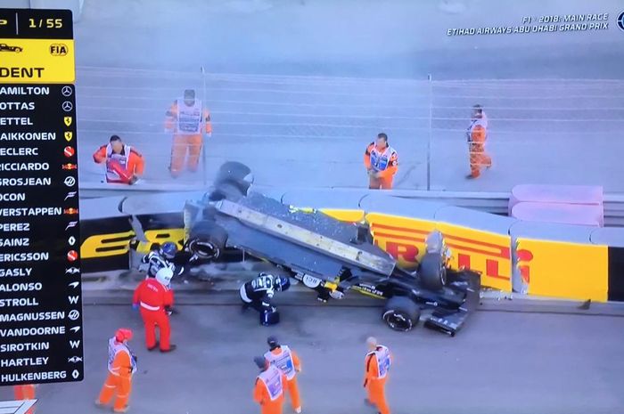Nico Hulkenberg lama terjebak di dalam kokpit mobilnya yang terbalik di GP F1 Abu Dhabi