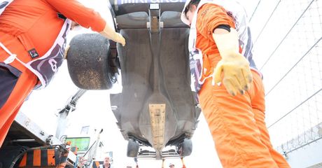 Bagian Bawah Mobil Tim Williams Terekspos, Malah Jadi Bahan Guyonan