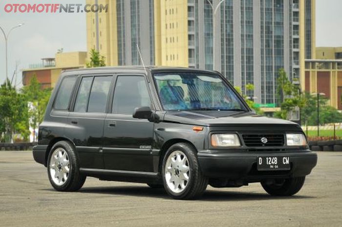 Suzuki Escudo 1994 milkik Gading Marten, dimodif beraliran South Style