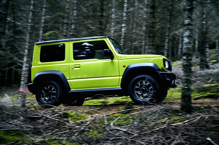 Suzuki Jimny punya penggerak roda 4WD