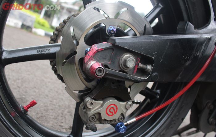 Kaliper rem belakang Yamaha R15 pakai Brembo ex Kawasaki Ninja 250 Fi