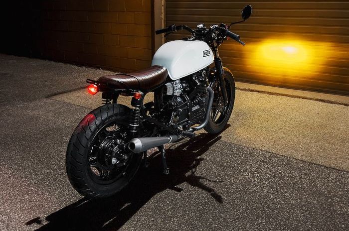 Honda CX500 Deluxe 1979 custom street tracker dari Midnight Oil Cycle Co.