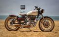 Asyik Banget, Royal Enfield Classic Jadi Bobber Berlampu Kayu