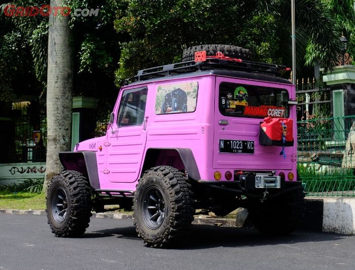 Modifikasi Suzuki Jimny Jangkrik Adventure Pink