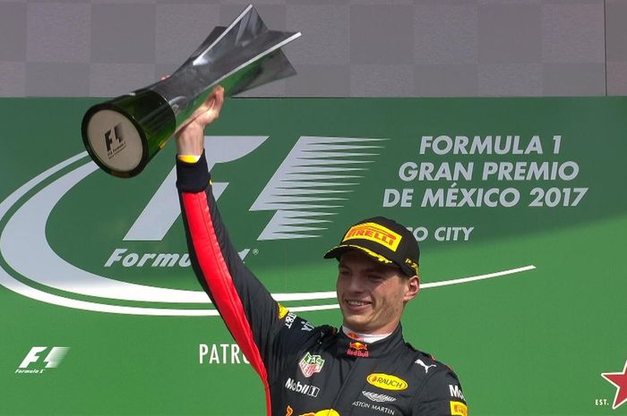 Max Verstappen memenangkan duel di tikungan pertama untuk selanjutnya memimpin lomba dan menjadi pemenang GP F1 Meksiko 2017
