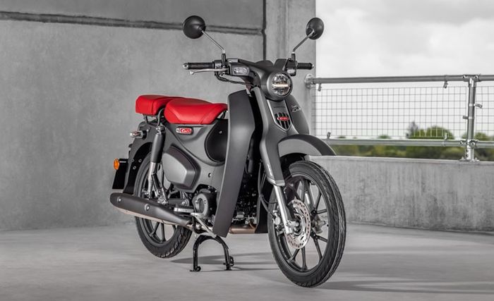 Tampilannya terlihat lebih garang dengan warnanya yang gelap