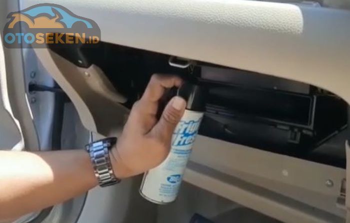 BG Frigi Fresh kemasan kaleng, bisa langsung dispray ke kisi-kisi AC atau boks filter udara untuk membunuh baketi dan kuman