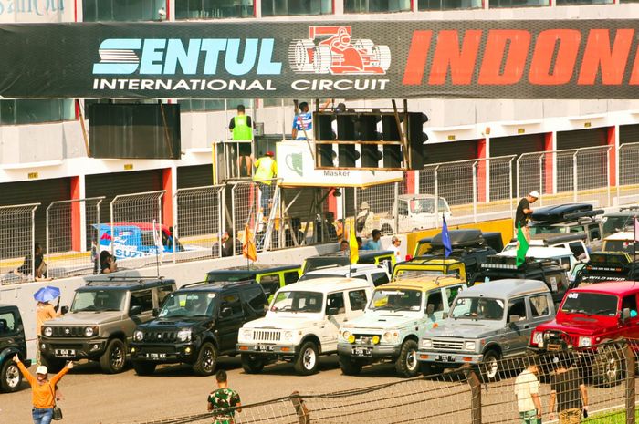 465 Suzuki Jimny cetak rekor MURI di Sirkuit International Sentul