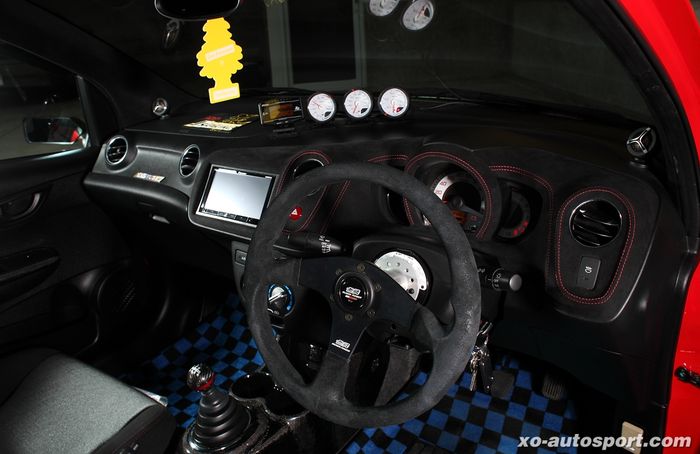 Tampilan kabin modifikasi Honda Brio lama bergaya sporty