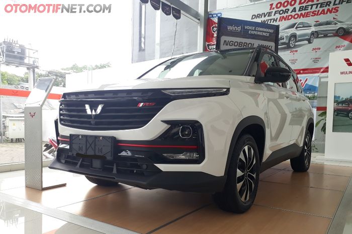 Wuling Almaz RS di dealer