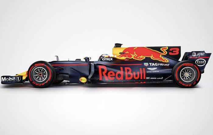 Tahun 2017 lalu mobil F1 memiliki sirip hiu di penutup mesin yang ukurannya besar