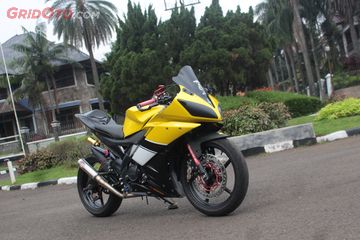 Modifikasi Yamaha R15 Tampil Galak Dijejali Banyak Part Racing