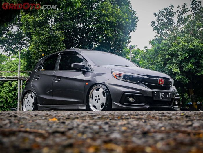 ILUSTRASI Modifikasi Honda Brio lama facelift pakai tampang Honda Mobilio RS