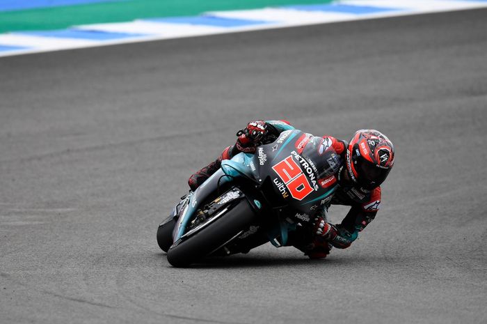 Kalah cepat dari Maverick Vinales di hari pertama tes MotoGP Jerez, Fabio Quartararo mengaku belum terbiasa dengan mesin baru Yamaha