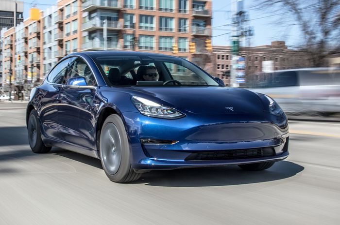 Tesla Model 3 versi pabrikan