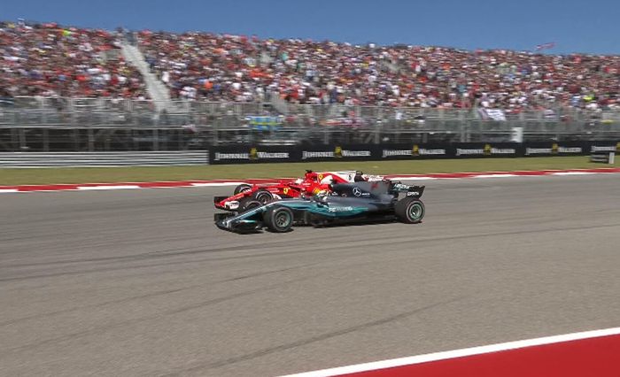 Lewis Hamilton saat berduel ketat dengan Sebastian Vettel, ia menganggap Mercedes masih yang terbaik saat ini