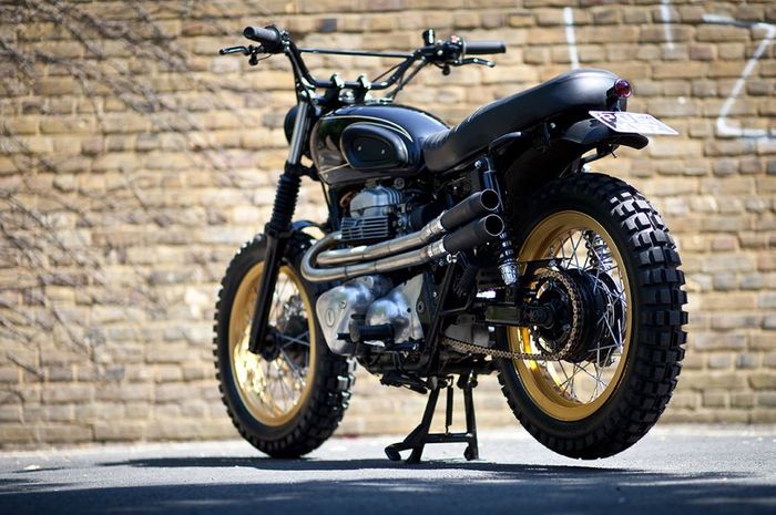 Kawasaki W175 street tracker besutan Urban Rider